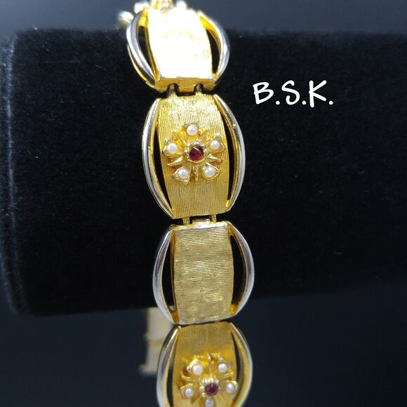 Vintage BSK Floral Bracelet, Gold Tone, 1950s Jewelry - Picture 1 of 10